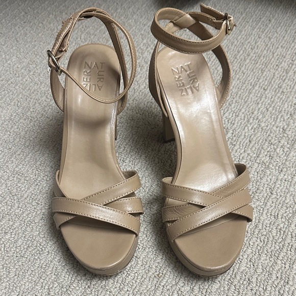 Shoes - Naturalizer tan strapping heels. Sz 8.5